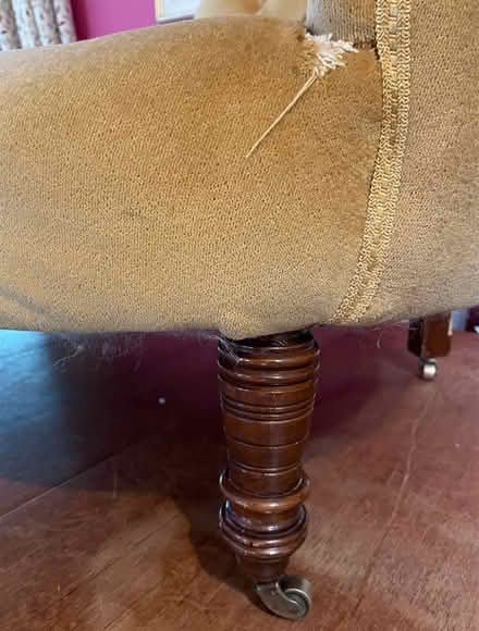 Photo of free Small chaise ready for some tlc (Ham TW10) #4