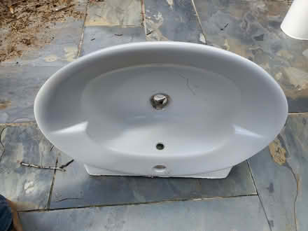 Photo of free Wash Basin (CRACKED- please see photos) (Bearwood B67) #4