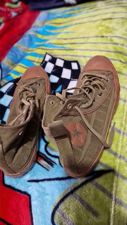 Photo of free Army green Converse (Edinburgh EH7) #2