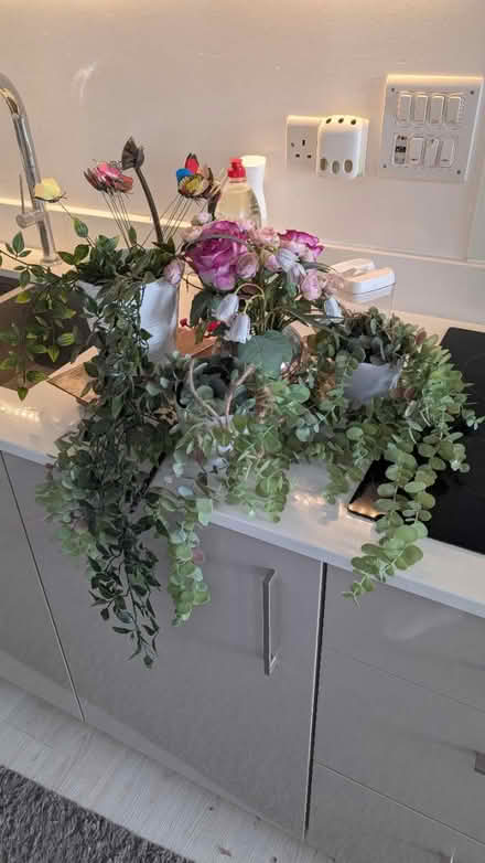 Photo of free Fake flowers and greenery (W3) #1
