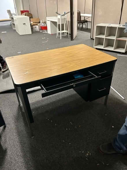 Photo of free Office desk (Beverly Grove in Los Angeles) #1