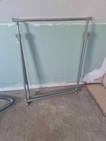 Photo of free Extendable hanging rail (Perivale) #1