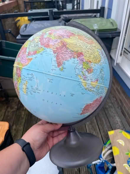 Photo of free Globe (Tn9 1fx) #1