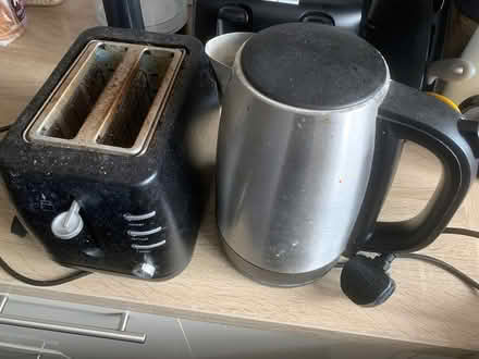 Photo of free Kettle and toaster (W7 1BW) #1