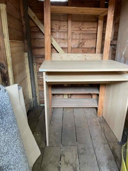 Photo of free Computer desk (NG5 Arnold. Nottingham) #1