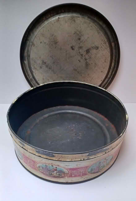 Photo of free Vintage Quality Street tin (1950s/1960s) (Primrose LA1) #3