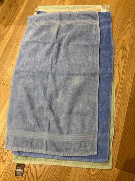 Photo of free 4 x hand towels (Hampton Hill TW11) #2