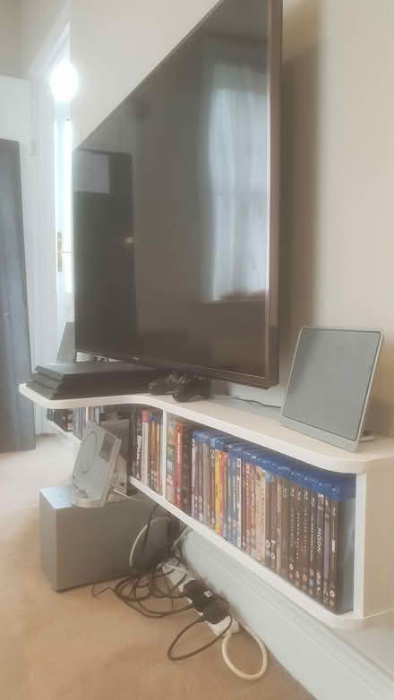 Photo of free Tv bench/shelf (Preston Road BN1 6) #1