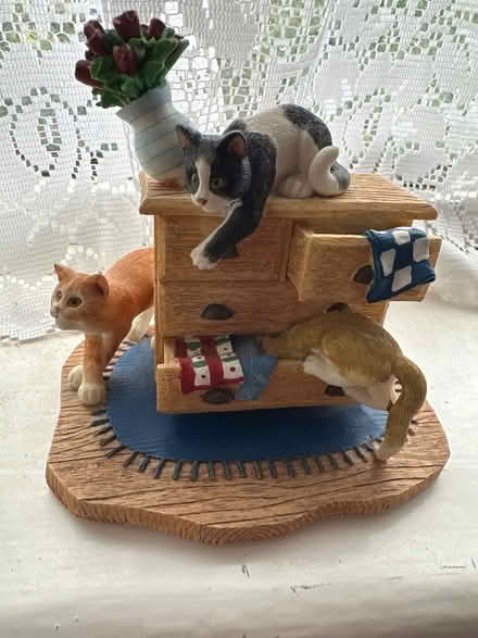 Photo of free Small cat ornament (Ashford TW15) #1
