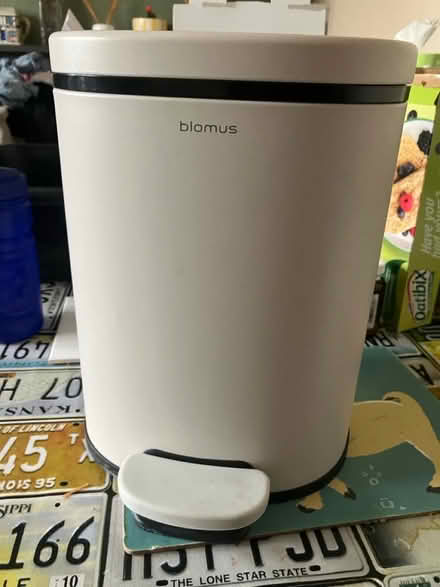 Photo of free Bathroom pedal bin 🚮 (Waddon) #1