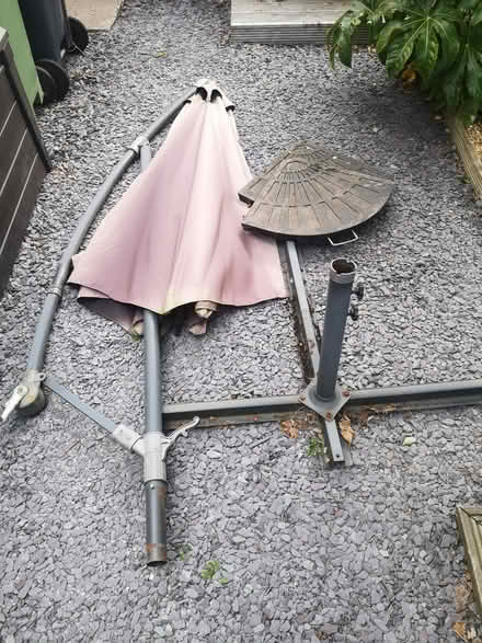 Photo of free Cantilever Outdoor Umbrella Parasol (Alfreton DE55) #1