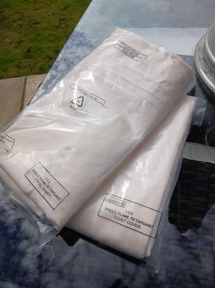 Photo of free Single bed sheet & duvet cover (Oxford OX3) #2