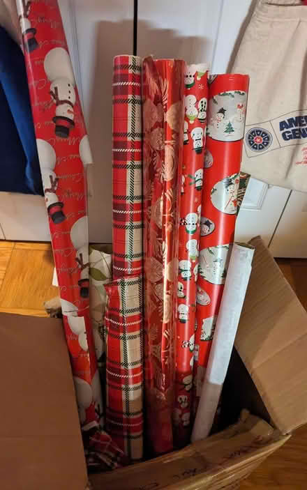 Photo of free Christmas Holiday Gift wrap paper (Friendship Heights 20815) #1