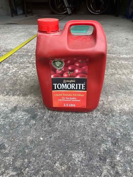 Photo of free Tomato fertiliser and cutting grafting products (Bakewell DE45) #2