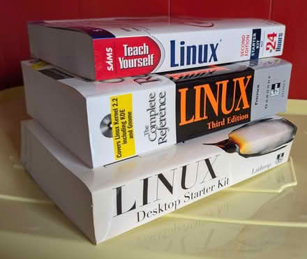 Photo of free LINUX reference manuals (Malvern Link Top WR14) #1
