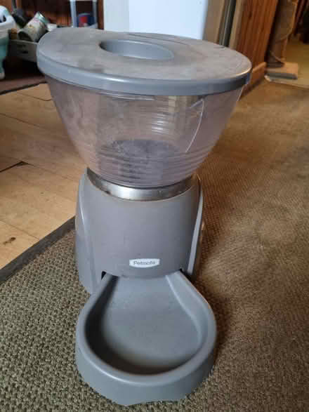 Photo of free Petmate automatic pet feeder (Upper Wellsway) #1