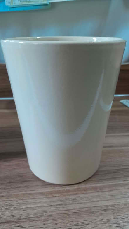 Photo of free Ceramic plant pot, cream (Boscombe BH5) #1
