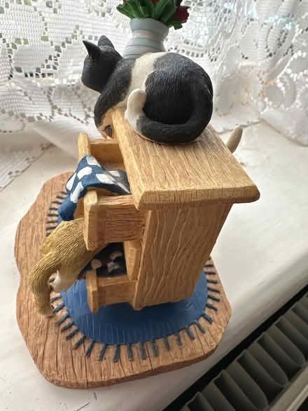 Photo of free Small cat ornament (Ashford TW15) #3