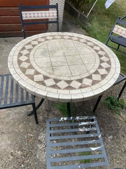 Photo of free Garden table and chairs (Round Green LU2) #1
