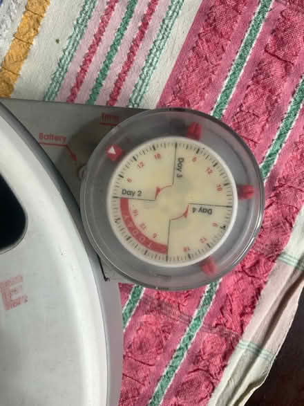 Photo of free Automatic cat feeder (Twickenham TW1 (St Margarets)) #3