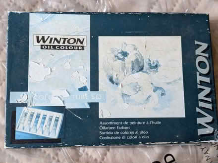 Photo of free Artists paints and brushes (Wallington PO16) #4