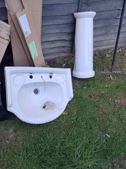 Photo of free Vintage basin and pedestal (Lower Green TN2) #1