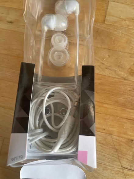 Photo of free Headphones (Islington N1) #2