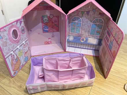 Photo of free Dollhouse (Se279) #1