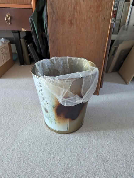 Photo of free Small metal bin (Mill Hill NW7) #1