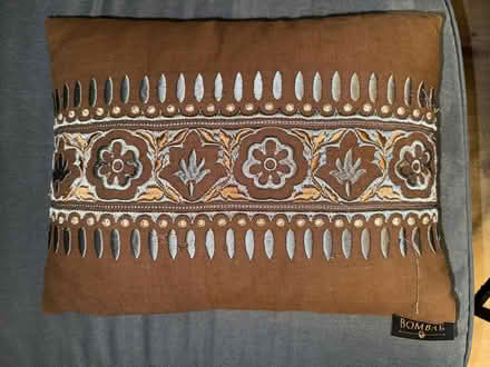 Photo of free decorative pillow, Bombay brand (Ortega Park) #1