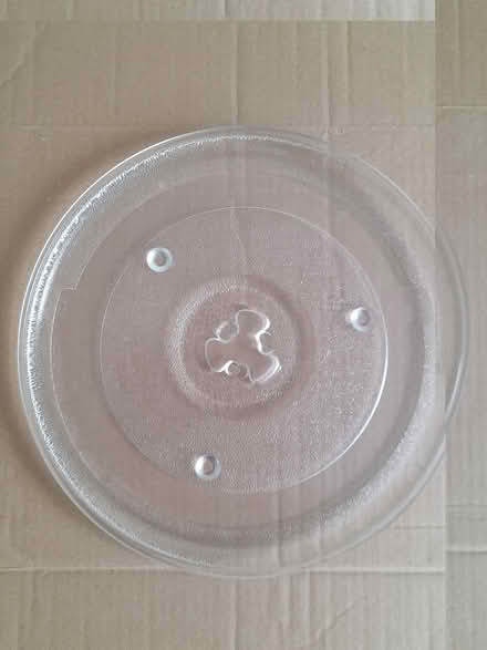 Photo of free Microwave Glass Turntable 27cm dia (West Cheshunt) #1