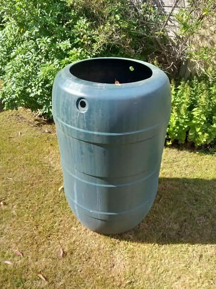 Photo of free large water butt (RG6 near Palmer Park) #1