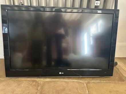 Photo of free lg 42” tv (Tugby LE7) #1