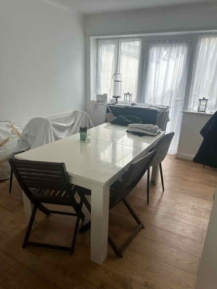 Photo of free White extendable table (Mill Hill NW7) #1