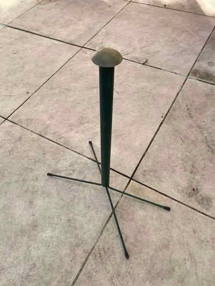 Photo of free prop for middle of outdoor table. (Thames Ditton KT7) #1