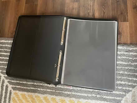 Photo of free A2 portfolio with 40 sleeves (SE1) #2