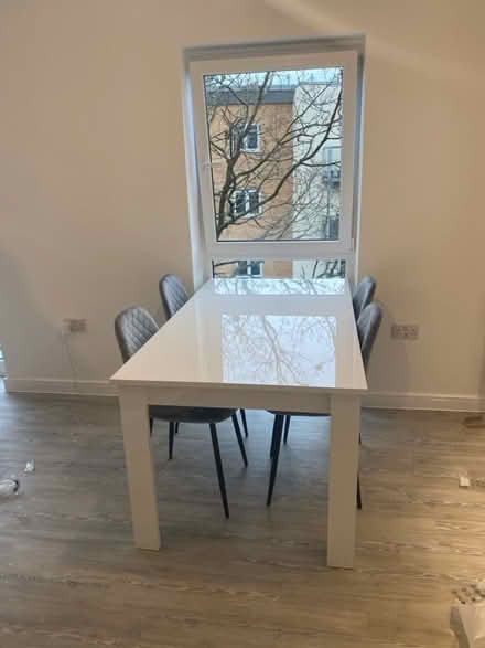 Photo of free White extendable table (Mill Hill NW7) #3