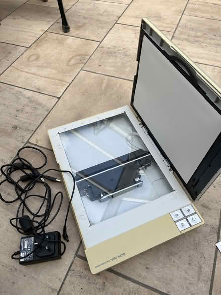 Photo of free Epson V350 Photo Flat Bed Scanner (Peaslake (GU5)) #1