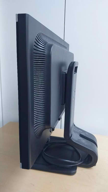 Photo of free Monitor 24" HP Compaq LA2405wg (Ealing Pitshanger W5) #3