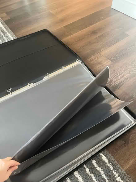 Photo of free A2 portfolio with 40 sleeves (SE1) #1