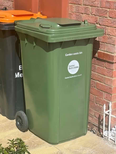 Photo of free garden waste bin (Dunstable LU5) #1
