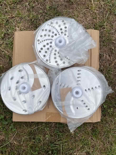 Photo of free Slicing / Grating discs for Kenwood food pricessor (Cheshunt EN8) #1