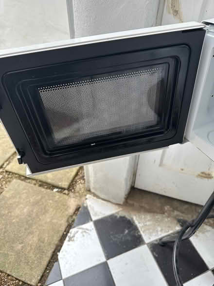 Photo of free Microwave (Waverley Road. SE187TJ) #3