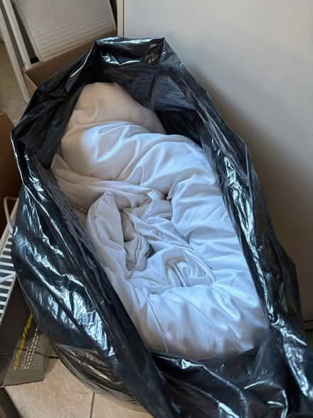 Photo of free Duvet -Kingsize (Oxford OX33) #1