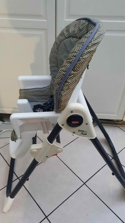Photo of free High chair (BR1) #2