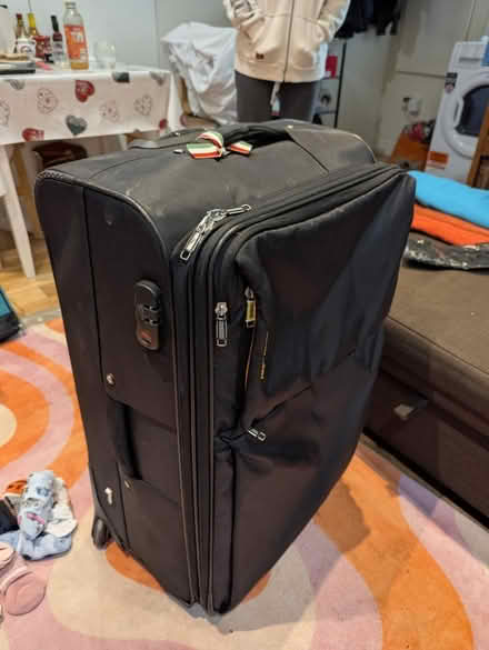 Photo of free Luggage 30kg (Forest Hill) #1
