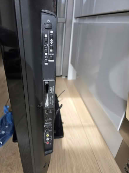 Photo of free Toshiba 32" LCD tv (Brentwood CM13) #2