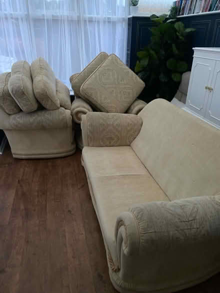 Photo of free 3 piece sofa (Droiwich WR9) #2