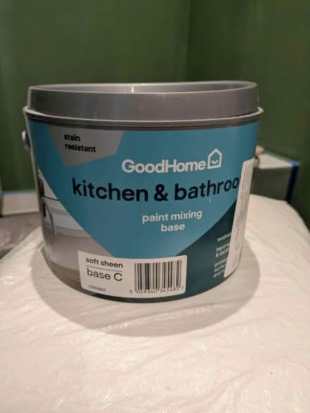 Photo of free Bathroom Paint (SE26) #2