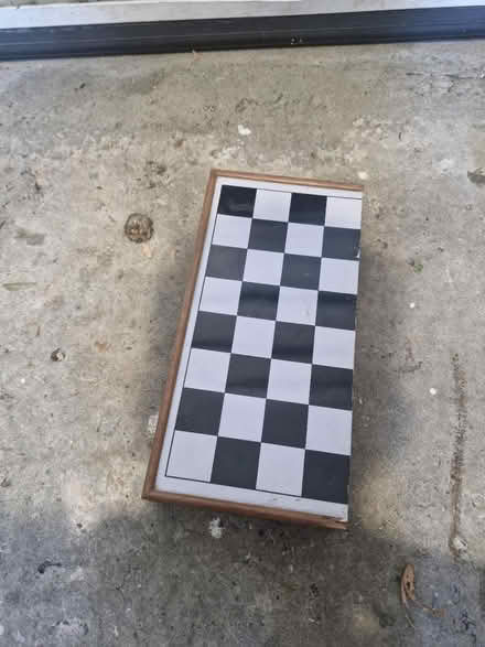 Photo of free Chess board and pieces (Tn49qe) #1